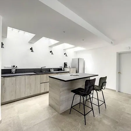 Charmant T2 En Centre-ville Avec Jardin, Terrasse Et Parking Prive - Fr-1-719-10 Appartement