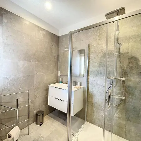 Charmant T2 En Centre-ville Avec Jardin, Terrasse Et Parking Prive - Fr-1-719-10 * Calvi (Corsica)
