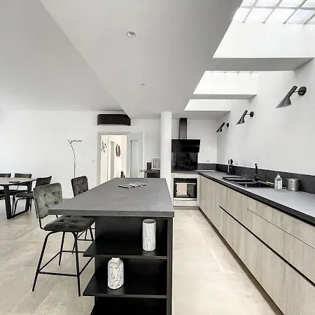 Charmant T2 En Centre-ville Avec Jardin, Terrasse Et Parking Prive - Fr-1-719-10 * Calvi (Corsica)